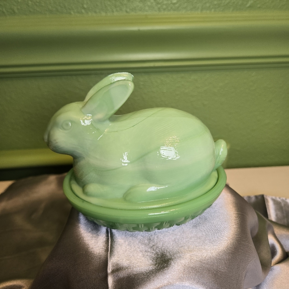 Vintage LE Smith Green Milk Glass Bunny on a nest